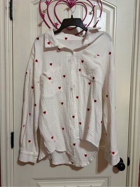 Kiss White button up n Top with Red Heart Embroidery